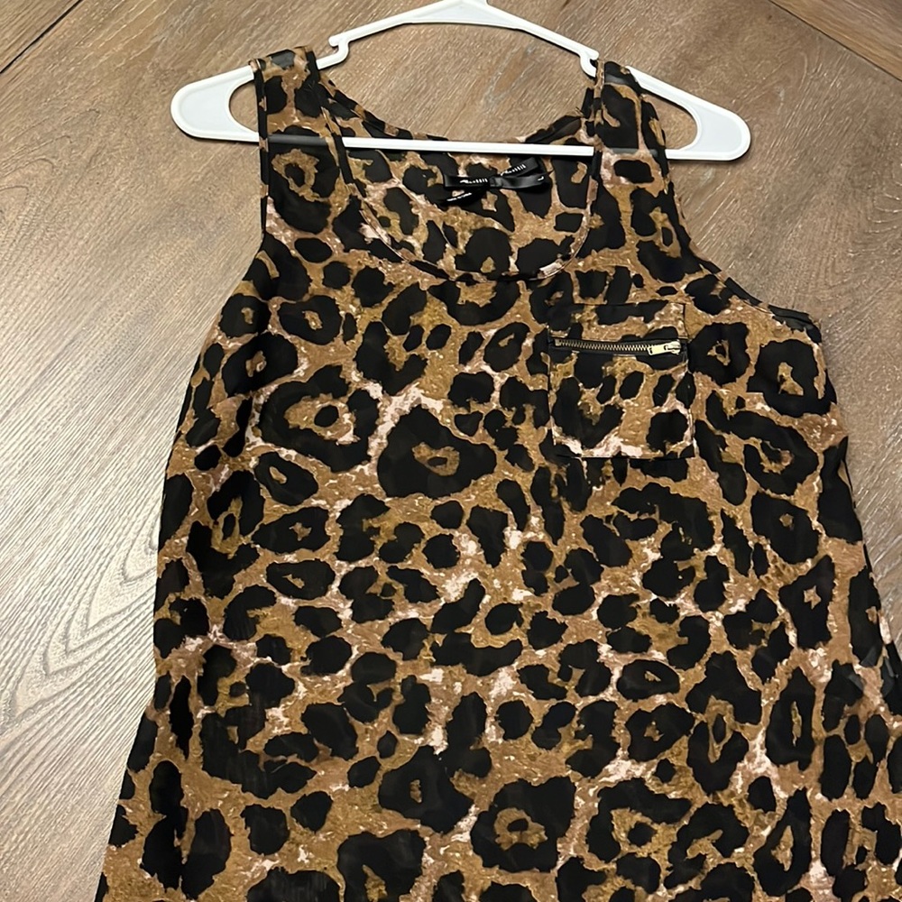 Women’s sleeveless blouse